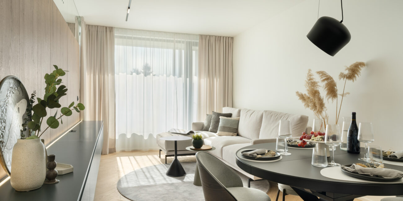 Дневна в натурални тонове и материали