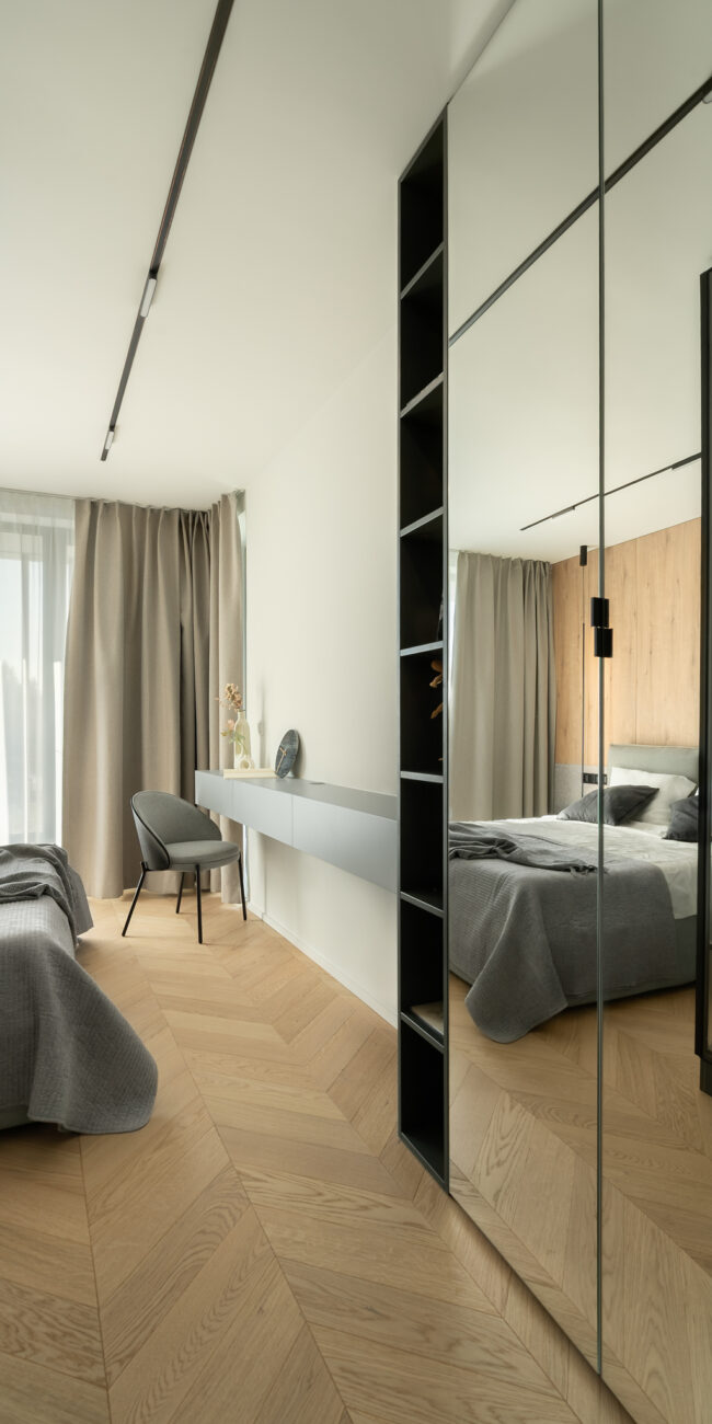 Уютна спалня в натурални цветове.