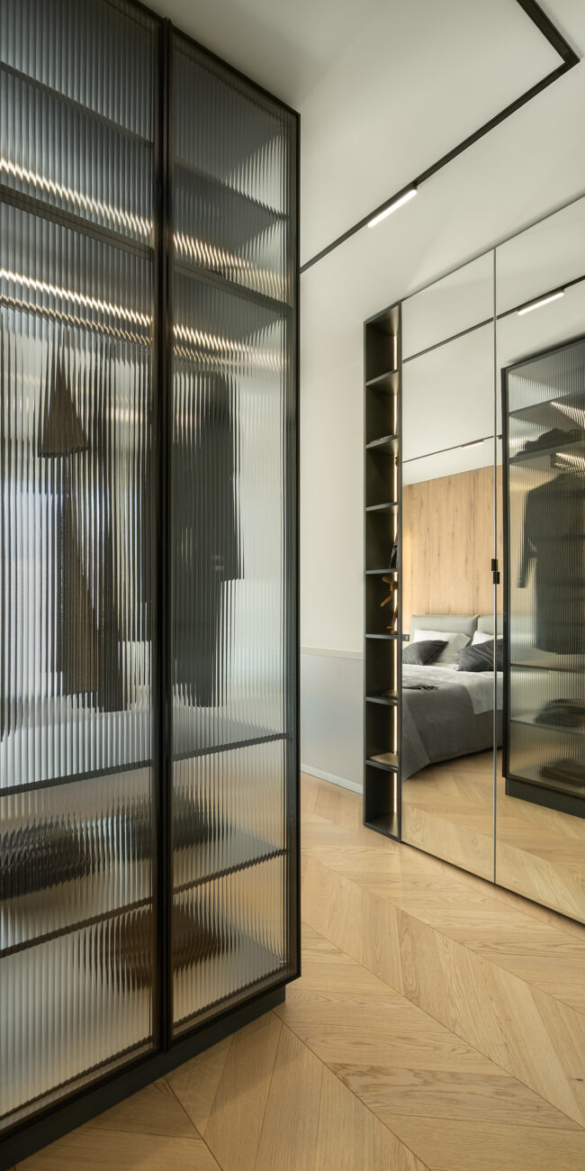 Модерен дрешник.